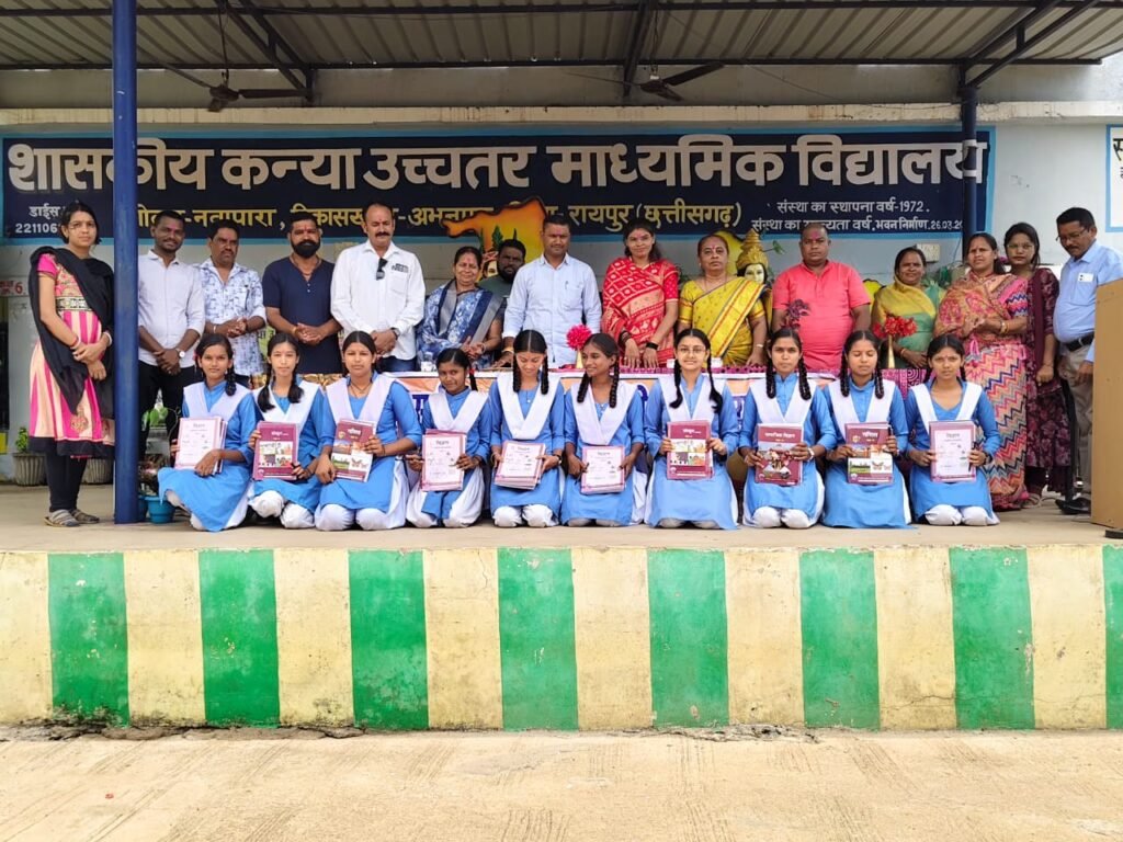 कन्या हाईस्कूल मे शाला प्रवेश उत्सव मनाया गया